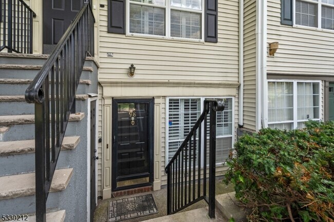 Building Photo - 98 Vaughan Dr