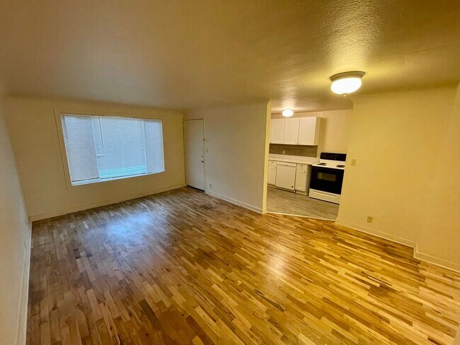 Foto del edificio - 2 Bedroom/ 1 Bath Unit- Available NOW!!