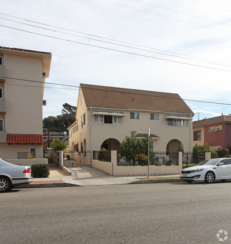 Primary Photo - 1622 N Kenmore Ave