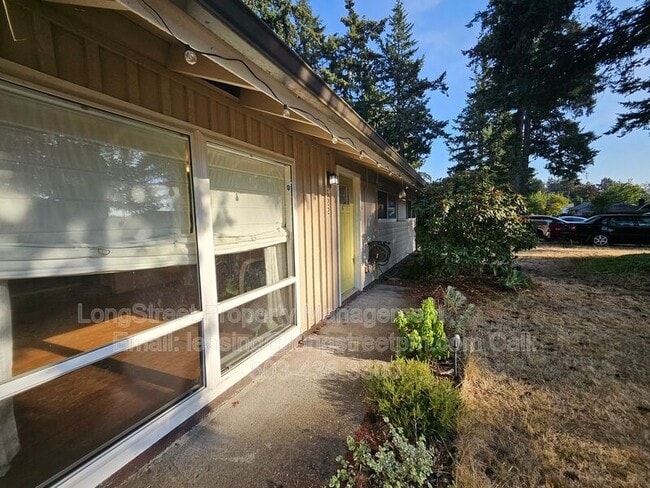 Building Photo - 622 SE 137th Ave