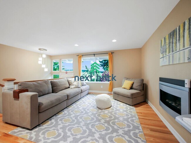Foto del edificio - 3 bed + den and 3 Baths Private Single-fam...
