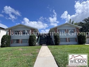 Building Photo - 807 Vassar St