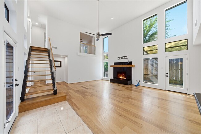 Foto del edificio - 10319 Meadow Lake Ln