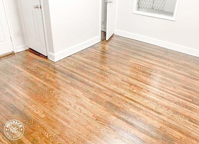 Foto del edificio - 312 E 21st St