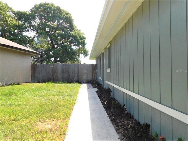Building Photo - 1349 Andes Dr