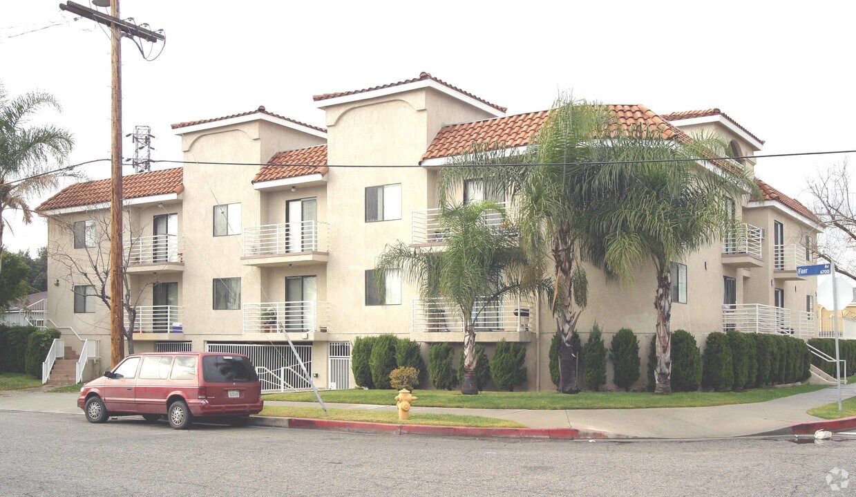 Foto del edificio - 6765 Fair Ave