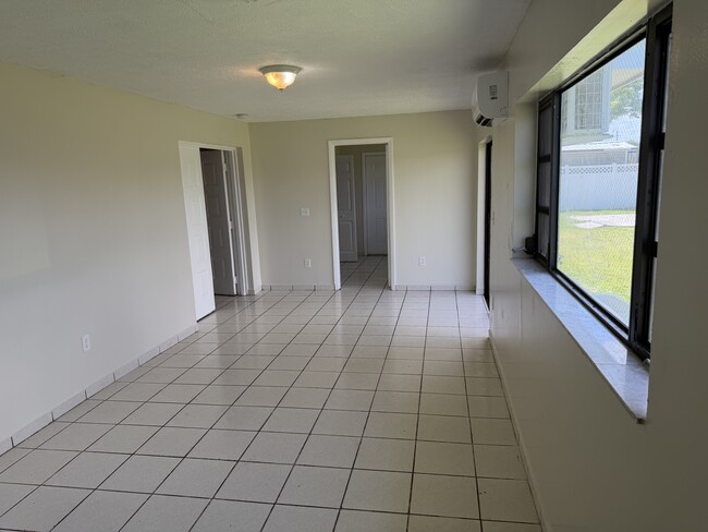Building Photo - 10375 SW 152nd Ter
