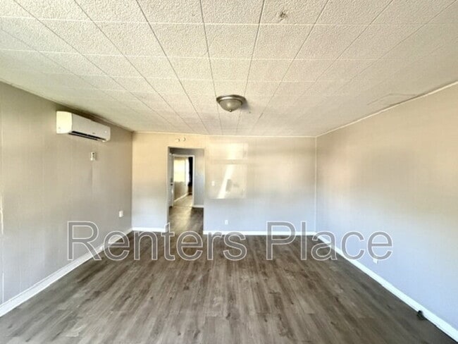 Building Photo - 410 N Florence Ave