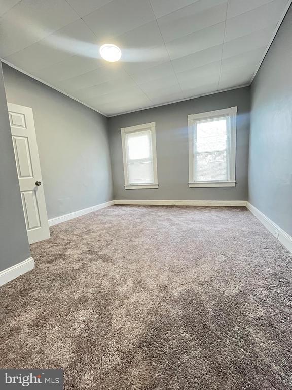 Building Photo - 639 N Kenwood Ave