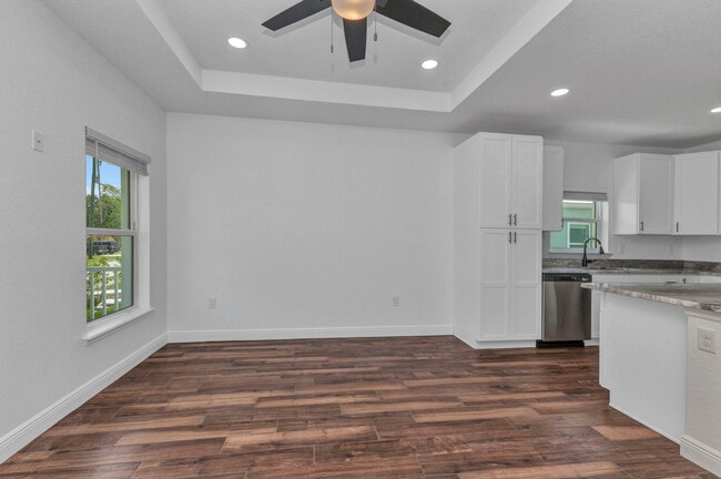 Building Photo - 415 Carmalita St