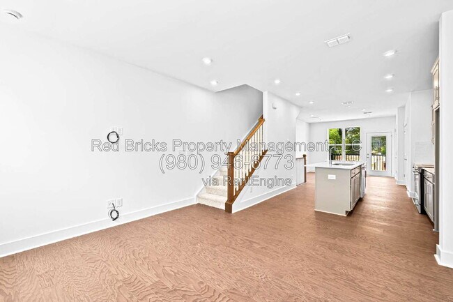 Foto del edificio - 5017 Sovereignty Ct