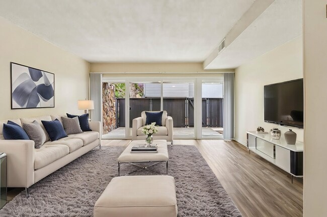 Building Photo - Loma Palisades