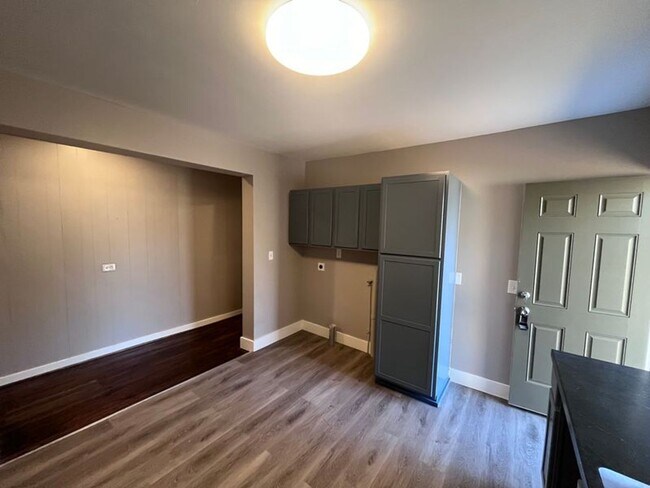 Building Photo - PRICE REDUCED!!