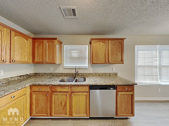 Foto del edificio - 6132 Hickory Ln Dr