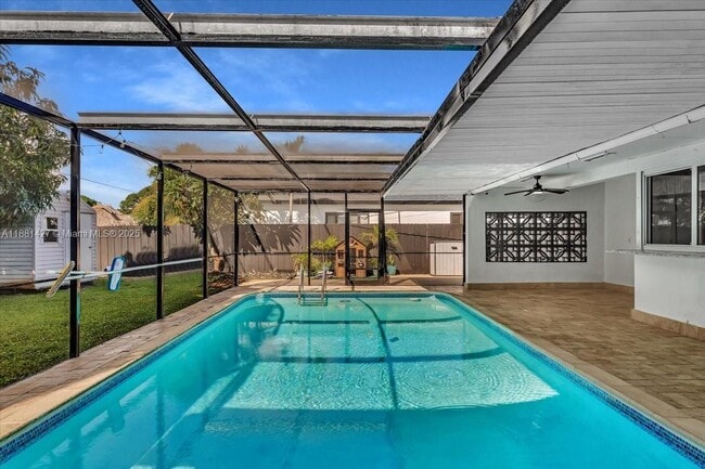 Foto del edificio - 5250 SW 4th Ct