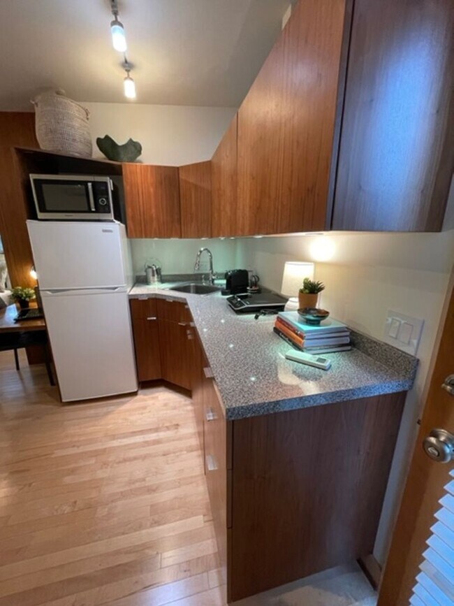 Foto del edificio - ENFIELD! GORGEOUS NEWER BUILD GARAGE APARTMENT STUDIO WITH GORGEOUS TREE HOUSE FEEL