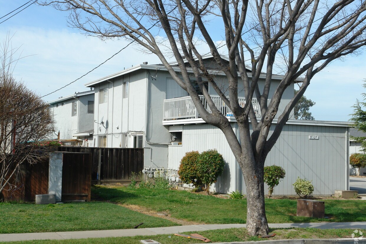 Building Photo - 37127 Elm St