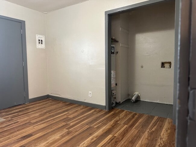 Building Photo - Move-in Special: Cute 2 bed 1 bath in Lexi...