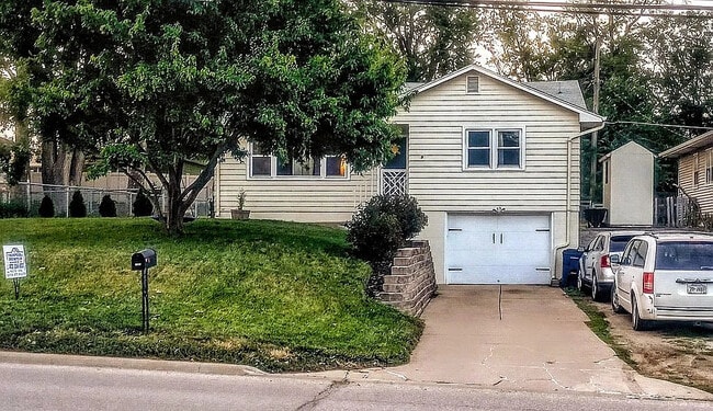 Building Photo - 2218 Avenue B