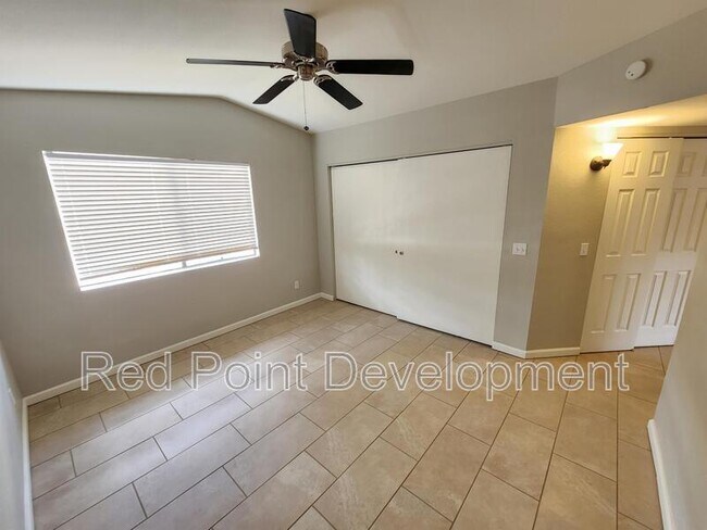 Foto del edificio - 5881 N Belbrook Dr