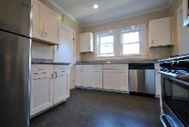 Building Photo - AVAILABLE SEPTEMBER 1ST - Huge, Beautiful, Fully Renovated Brighton / Oak Sq 4 Bed/2 bath.  NO BR...