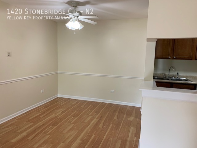 Building Photo - 1420 Stonebridge Cir