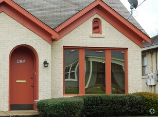 Building Photo - 418 S Spring Ave