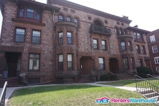 Building Photo - 596 Summit Ave