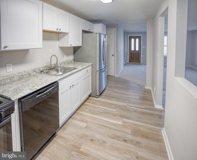 Building Photo - 916 Foxcroft Ln