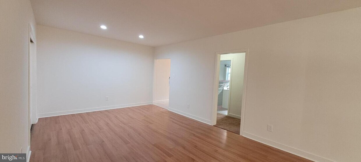 3 W Park Ave Unit APT 8, Oaklyn, NJ 08107 Room for Rent in Oaklyn, NJ