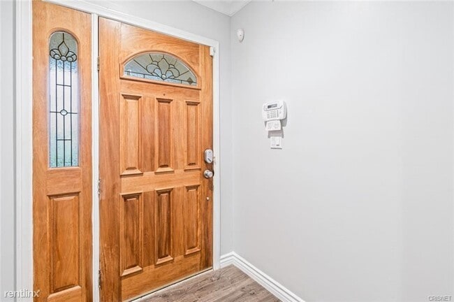 Foto del edificio - 5 br, 4 bath House - 6151 Beckford Ave