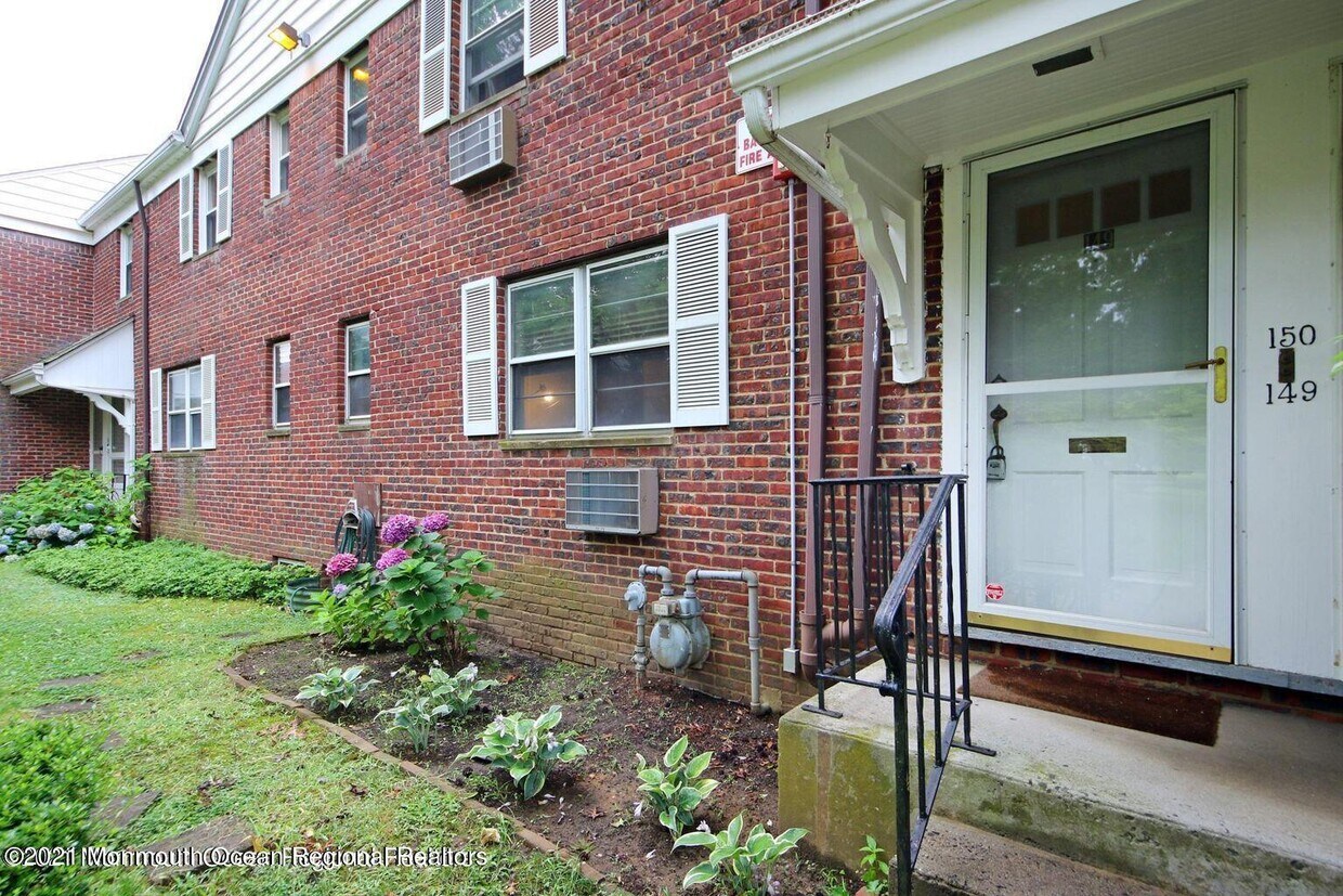 149 Manor Dr, Red Bank, NJ 07701 Condo for Rent in Red Bank, NJ