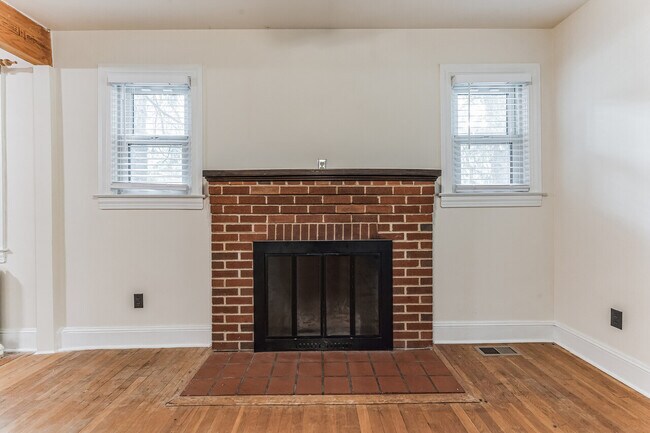 Building Photo - Rectory Ln