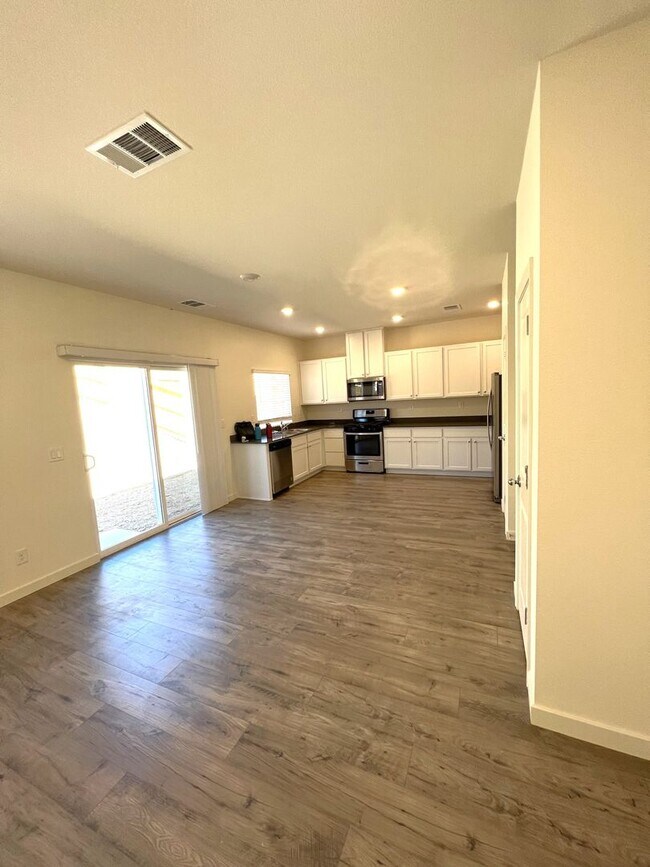 Foto del edificio - 443 Antares St