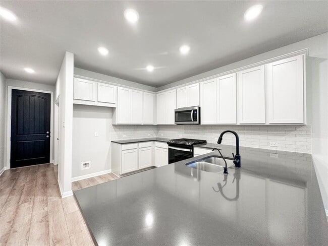 Building Photo - 409 Palo Brea Lp