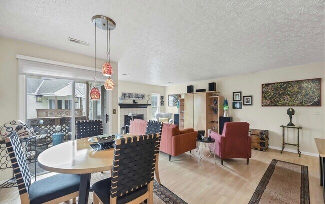 Foto del edificio - 1316 Cedarwood Dr
