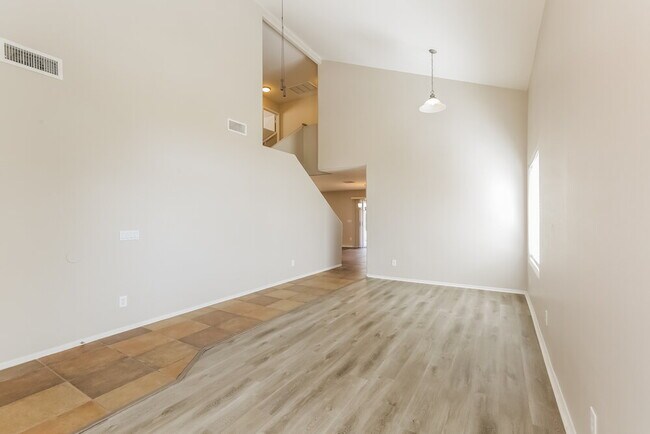 Building Photo - 2018 W Alta Vista Rd