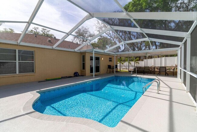 Building Photo - 34671 Dogwood Dr