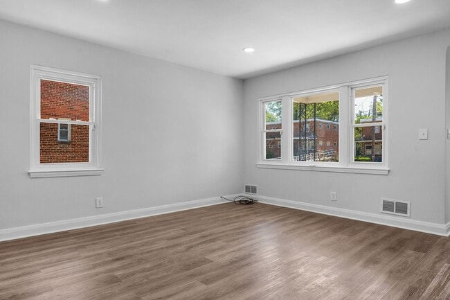 Building Photo - 3912 Mortimer Ave