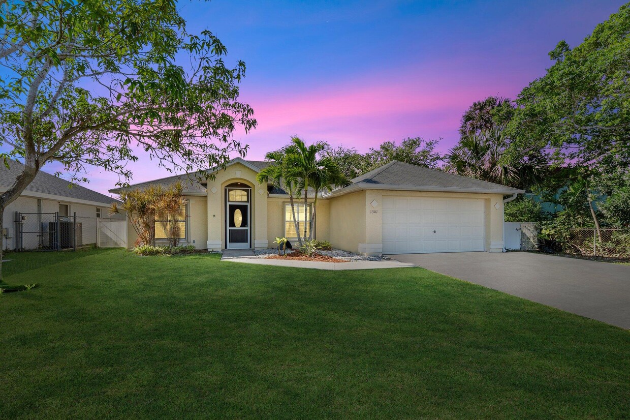 Primary Photo - 1301 Carlton Ct