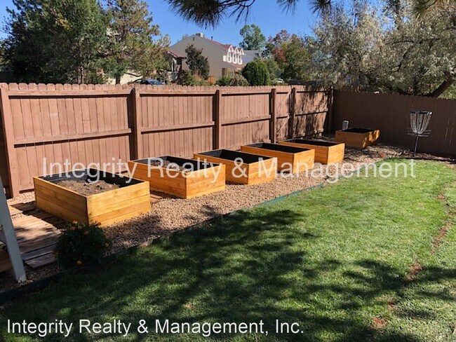 Building Photo - 4 br, 4 bath House - 5424 S Pitkin St