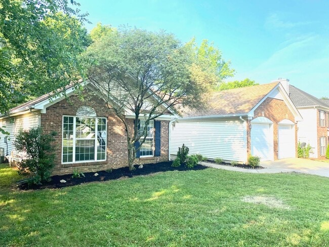 Building Photo - 3 Bed, 2 Bath Home with Fenced Backyard an...