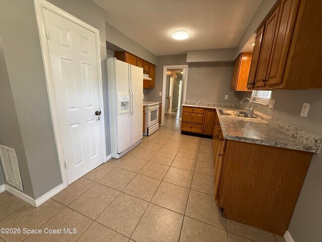 Building Photo - 1295 Country Club Blvd