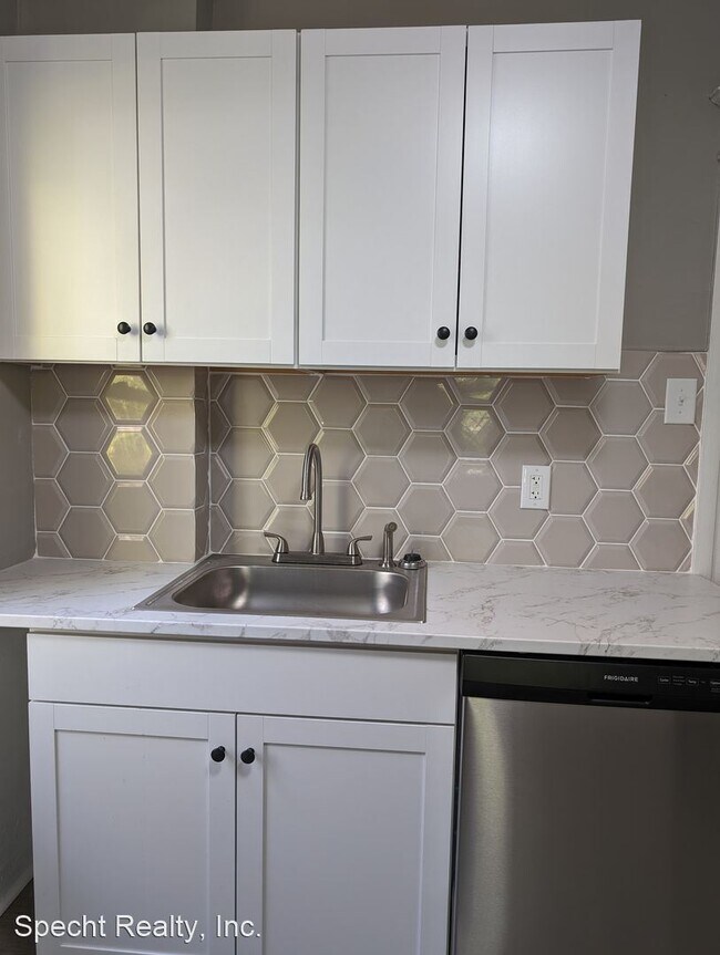 Foto del edificio - 3 br, 1 bath House - 565 Jefferson Avenue
