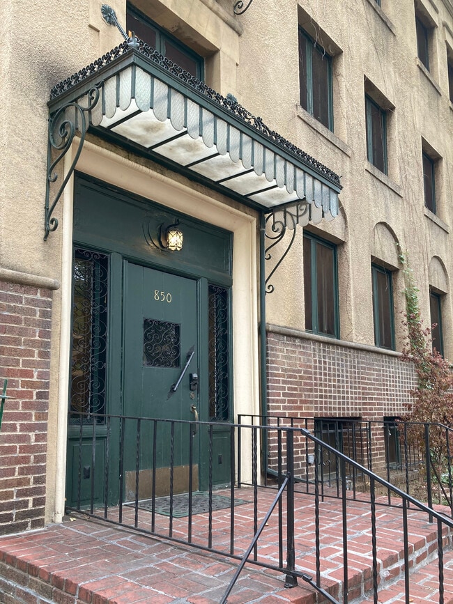 Building Photo - 850 Humboldt St
