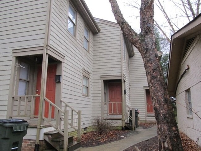 Photo - Chapel Hill / 2BR Church St Townhouse AVAIL