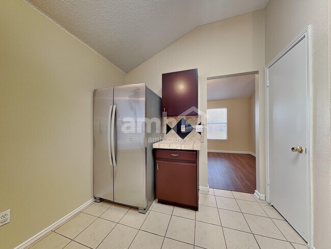 Foto del edificio - 800 Castlewick Ct