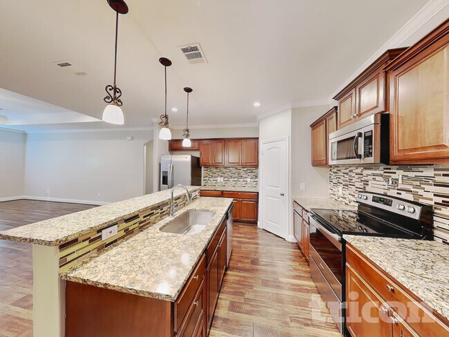 Foto del edificio - 1002 Woodcrest Dr