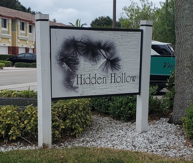 Hidden Hollow Townhomes - 6621 SW 49th Ct