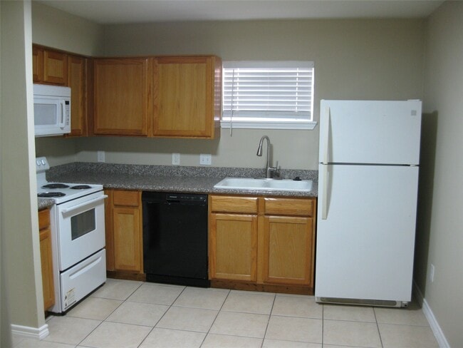 Foto del edificio - 3010 Oakdale St